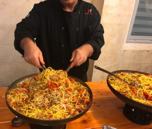 נודלס חם עם ירקות מתוך תפריט קייטרינג בשרי כשר לאירועים קטנים - הד שף