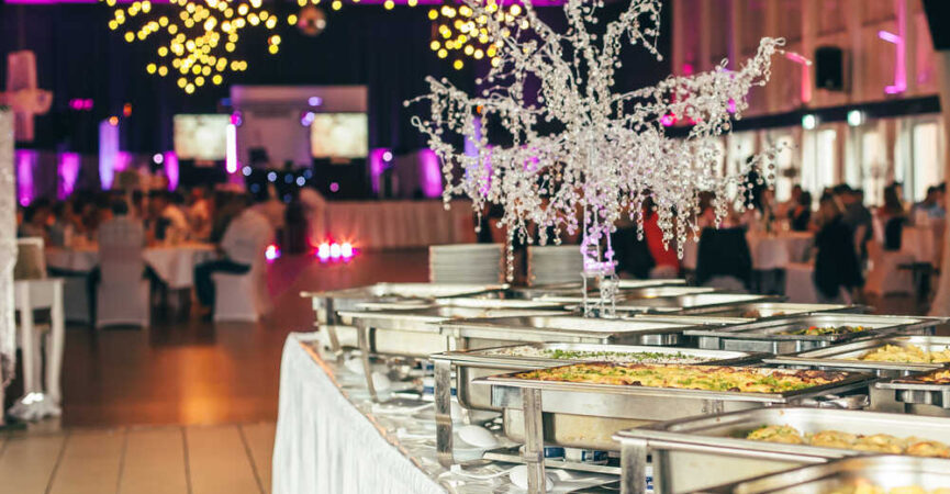 בחירת מגשי אירוח לאירוע בחירת מגשי אירוח לאירוע