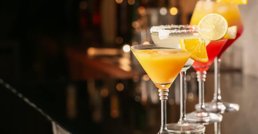 שירותי בר שייקחו את האירוע שלכם הרבה יותר רחוק קייטרינג שירותי בר